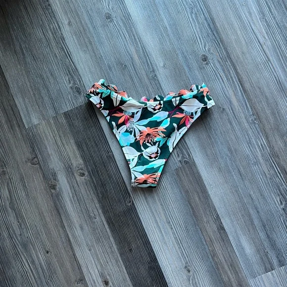 Cupshe Scalloped Floral Bikini Swimsuit Set - Picture 7 of 8